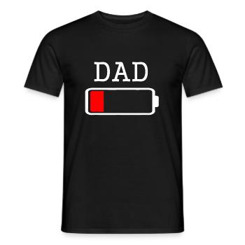 DAD Low Battery Energy T-Shirt BLACK LABELED - Männer T-Shirt - Schwarz - Vorne - AI Model Male 178 light (178cm)