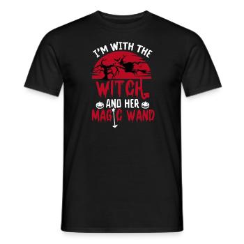 Halloween I'm With The Witch And Her Magic Wand - Männer T-Shirt - Schwarz - Vorne - AI Model Male 178 light (178cm)