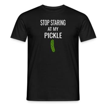 Les hommes qui disent drôle arrêtent de regarder mon cornichon - T-shirt homme - noir - Devant - AI Model Male 178 light (178cm)
