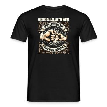 Papa Vater Sohn Geschenkidee Called A Lot Of Names - Männer T-Shirt - Schwarz - Vorne - AI Model Male 178 light (178cm)