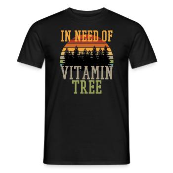 Waldbaden Waldliebe Spruch VITAMIN TREE Wald Bäume - Männer T-Shirt - Schwarz - Vorne - AI Model Male 178 light (178cm)