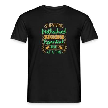 Ätherisches Öl "Surviving Motherhood - Männer T-Shirt - Schwarz - Vorne - AI Model Male 178 light (178cm)