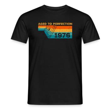 Jahrgang 1976 - 1976 Retro Geburtstagsgeschenk - Männer T-Shirt - Schwarz - Vorne - AI Model Male 178 light (178cm)