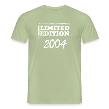 18. Geburtstag Junge Mädchen 18 Jahre 2004 Spruch - Männer T-Shirt - Sage - Vorne - AI Model Male 178 light (178cm)
