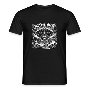 Folgt mir nicht, ich mache dumme Sachen - Männer T-Shirt - Schwarz - Vorne - AI Model Male 178 light (178cm)