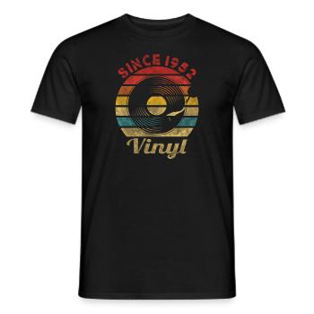 Depuis 1952 Vinyle Rétro Vintage Musique - T-shirt homme - noir - Devant - AI Model Male 178 light (178cm)