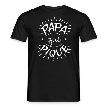 papa qui pique - Männer T-Shirt - Schwarz - Vorne - AI Model Male 178 light (178cm)