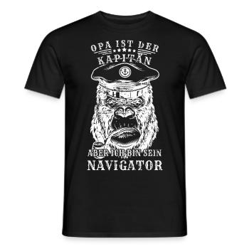 Opa ist der Kapitän, aber ich bin sein Navigator - Männer T-Shirt - Schwarz - Vorne - AI Model Male 178 light (178cm)