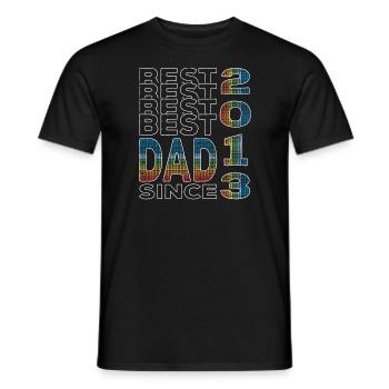Bester Papa der Welt seit 2013 Vatertag Geburtstag - Männer T-Shirt - Schwarz - Vorne - AI Model Male 178 light (178cm)