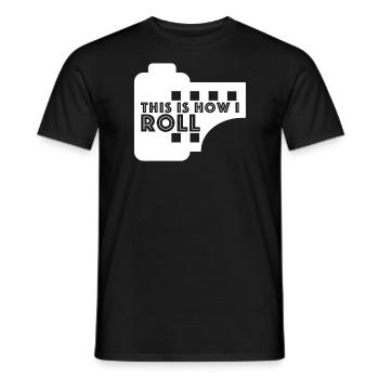 So rolle ich | Film, Kamera, Filmrolle, Foto - Männer T-Shirt - Schwarz - Vorne - AI Model Male 178 light (178cm)