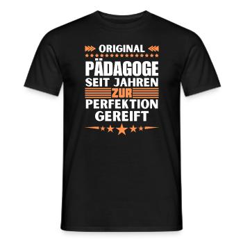 Zur Perfektion gereifter Pädagoge - Männer T-Shirt - Schwarz - Vorne - AI Model Male 178 light (178cm)