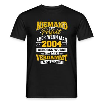 2004 Geburtsjahr Geburtstag Geburt geboren - Männer T-Shirt - Schwarz - Vorne - AI Model Male 178 light (178cm)