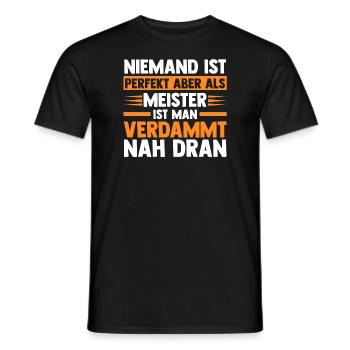 Meister Handwerker Meister Prüfung Geschenk - Männer T-Shirt - Schwarz - Vorne - AI Model Male 178 light (178cm)