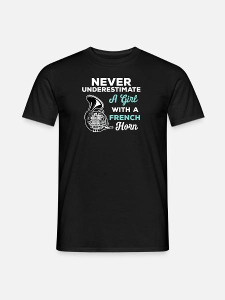 Unterschätze niemals ein Mädchen mit einem Horn - Männer T-Shirt - Schwarz