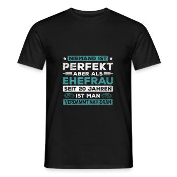 Hochzeitstag Jubiläum Verheiratet Ehe Ehefrau - Männer T-Shirt - Schwarz - Vorne - AI Model Male 178 light (178cm)