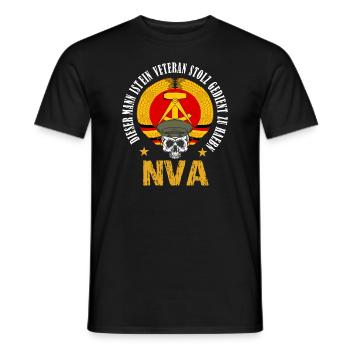 Stolzer NVA Veteran der DDR Armee - Männer T-Shirt - Schwarz - Vorne - AI Model Male 178 light (178cm)