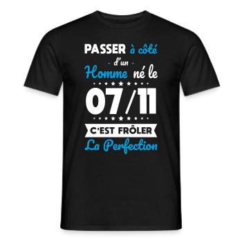 Anniversaire - Né le 7 Novembre Frôler perfection - T-shirt homme - noir - Devant - AI Model Male 178 light (178cm)