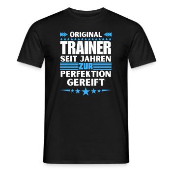 Trainers matured to perfection - Men's T-Shirt - black - Front - AI Model Male 178 light (178cm)