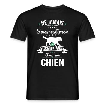 Sous-estimer un trentenaire avec son chien - T-shirt homme - noir - Devant - AI Model Male 178 light (178cm)