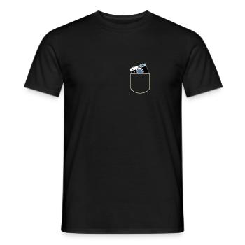 Caméra Dans La poche poitrine Photographe Idée cadeau - T-shirt homme - noir - Devant - AI Model Male 178 light (178cm)