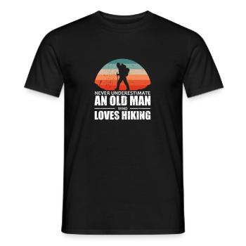 Unterschätze Niemals Einen Alten Mann Wandern - Männer T-Shirt - Schwarz - Vorne - AI Model Male 178 light (178cm)