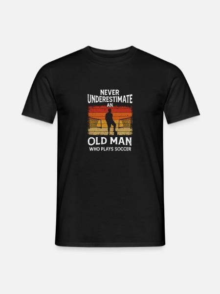 Unterschätzen Sie niemals einen Mann Fußball - Männer T-Shirt - Schwarz