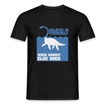 Lochness Nessie Schottland - Männer T-Shirt - Schwarz - Vorne - AI Model Male 178 light (178cm)