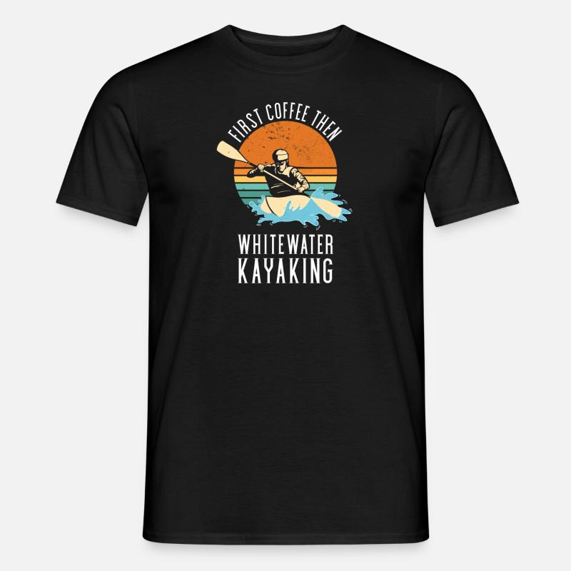 First Coffee Then Whitewater Kayaking - Männer T-Shirt - Schwarz