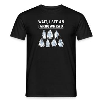 Attendez, je vois une pointe de flèche. Chasse à la pointe de flèche - T-shirt homme - noir - Devant - AI Model Male 178 light (178cm)