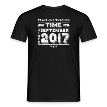 Vintage Time Travel anniversaire Design septembre 201 - T-shirt homme - noir - Devant - AI Model Male 178 light (178cm)