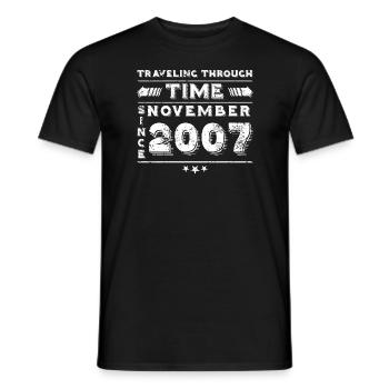 Vintage Time Travel anniversaire Design novembre 2007 - T-shirt homme - noir - Devant - AI Model Male 178 light (178cm)
