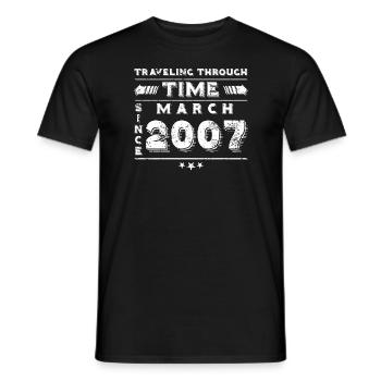 Vintage Zeitreise Geburtstags Design März 2007 - Männer T-Shirt - Schwarz - Vorne - AI Model Male 178 light (178cm)