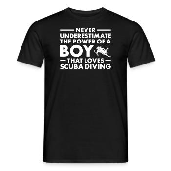 Plongeur sous-estimé : ne sous-estimez jamais le pouvoir d’un garçon - T-shirt homme - noir - Devant - AI Model Male 178 light (178cm)