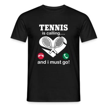 Tennis Is Calling And I Must Go - Männer T-Shirt - Schwarz - Vorne - AI Model Male 178 light (178cm)