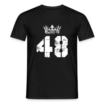 48 Zahl Krone - Männer T-Shirt - Schwarz - Vorne - AI Model Male 178 light (178cm)