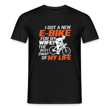 J’ai eu un nouveau vélo électrique pour mon mari! Pedele électrique - T-shirt homme - noir - Devant - AI Model Male 178 light (178cm)