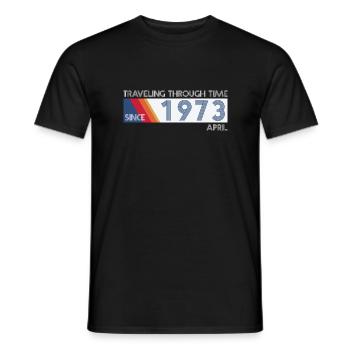 Conception drôle d'anniversaire de voyage dans le temps avril 1973 - T-shirt homme - noir - Devant - AI Model Male 178 light (178cm)