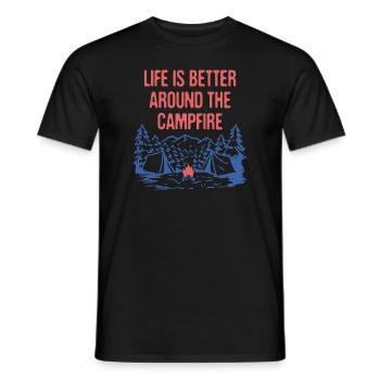 La vie est meilleure autour du feu de camp Camping Randonnée - T-shirt homme - noir - Devant - AI Model Male 178 light (178cm)