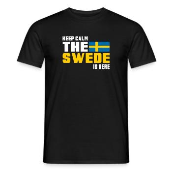 Keep Calm The Swede is Here/ Schweden Geschenk - Männer T-Shirt - Schwarz - Vorne - AI Model Male 178 light (178cm)