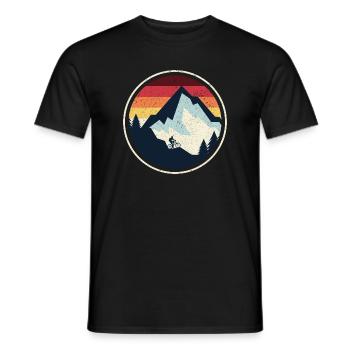 Sunset Peak MTB Silhouette - Männer T-Shirt - Schwarz - Vorne - AI Model Male 178 light (178cm)