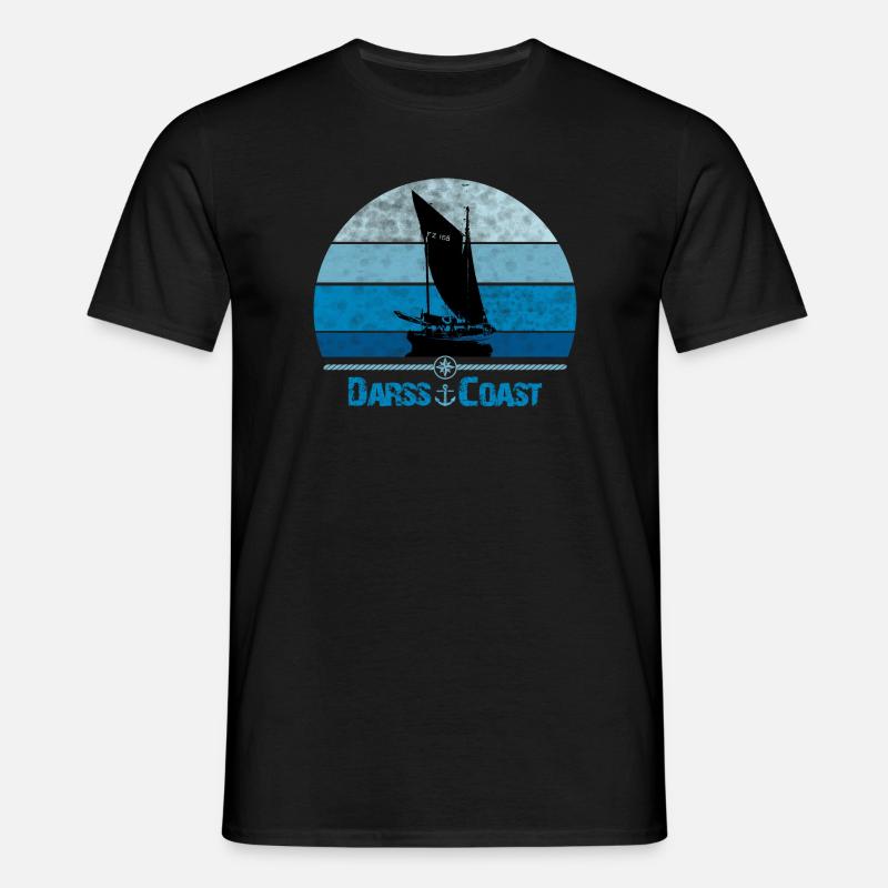 Darss Coast mit Zeesboot - Männer T-Shirt - Schwarz