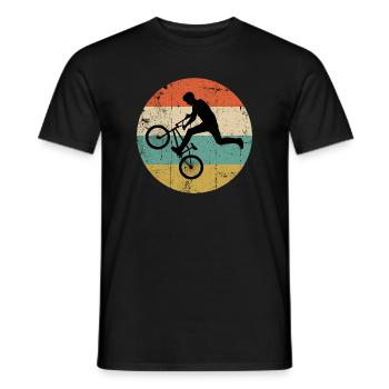 BMX Stunt Silhouette auf Retro Streifen - Männer T-Shirt - Schwarz - Vorne - AI Model Male 178 light (178cm)