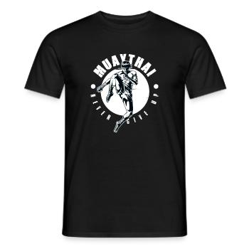 Muay Thai Boxen Kickboxen Never Give Up MMA - Männer T-Shirt - Schwarz - Vorne - AI Model Male 178 light (178cm)