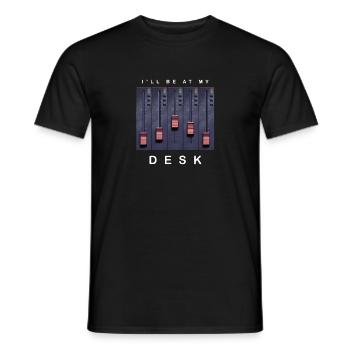 Ich bin an meinem Schreibtisch Mischpult Design - Männer T-Shirt - Schwarz - Vorne - AI Model Male 178 light (178cm)