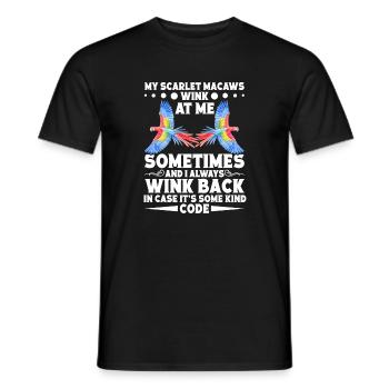 Meine Scharlachroten Aras zwinkern mir manchmal zu - Männer T-Shirt - Schwarz - Vorne - AI Model Male 178 light (178cm)