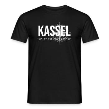 Koordinaten Kassel - Männer T-Shirt - Schwarz - Vorne - AI Model Male 178 light (178cm)