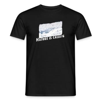 Nature is calling Winter - Männer T-Shirt - Schwarz - Vorne - AI Model Male 178 light (178cm)