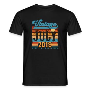 Juli 2019, Juli 2019 Geburtstagsgeschenk. - Männer T-Shirt - Schwarz - Vorne - AI Model Male 178 light (178cm)