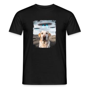 Labrador Retriever Dog Selfie with Alien UFOs. - Men's T-Shirt - black - Front - AI Model Male 178 light (178cm)