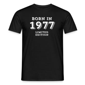 geboren 1977, Geburtsjahr, 1977 - Männer T-Shirt - Schwarz - Vorne - AI Model Male 178 light (178cm)